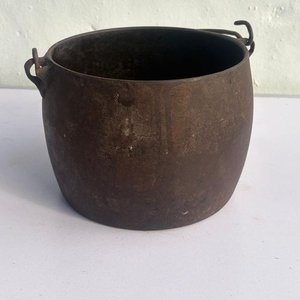 Olla Antigua de Hierro Fundido con Asa Móvil - imagen 3
