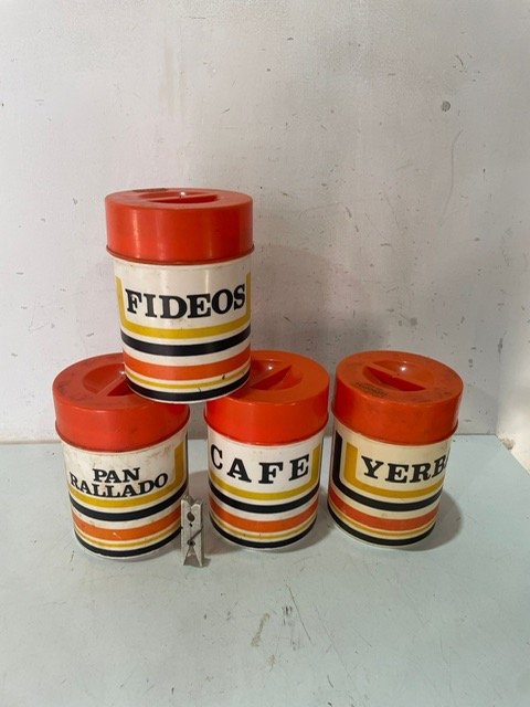 Lote siguiente: Contenedores de cocina vintage