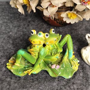 Lote de Adornos de Cerámica y Porcelana: Pareja de Ranas, Elefantes y Flores - imagen 3