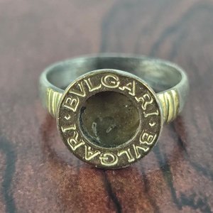 Lote siguiente: Anillo Antiguo Bulgari en Plata y Oro