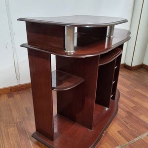 L 996 - Moderno escritorio para computadora en tono caoba, con diseño práctico para organizar su espacio (Medidas 114x45x89cm) - imagen 3