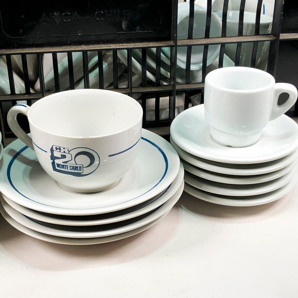 Lote de porcelana blanca con detalles y guarda azul - imagen 3