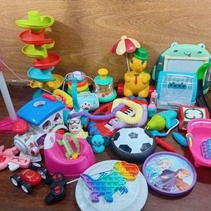 Lote Variado de Juguetes Infantiles: Pelota, Teclado, Figuras y Más - imagen 7