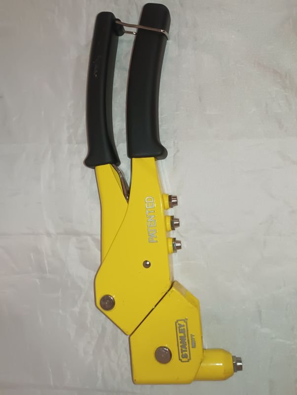 Remachadora manual Stanley MR77c con cabezal giratorio - imagen 3