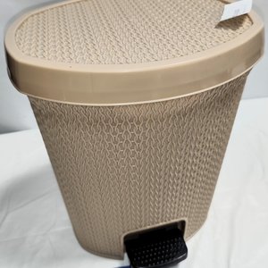 Papelera Plástica Beige con Tapa Batiente y Pedal - imagen 2