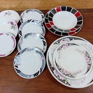 Lote anterior: Lote de 11 Platos con Diseños Florales y Geométricos
