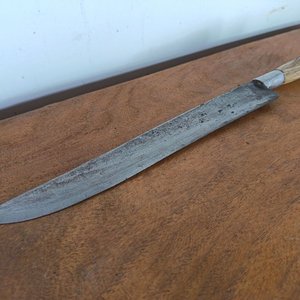 Cuchilla Artesanal de Hoja Larga con Mango de Cuerno y Metal - imagen 2