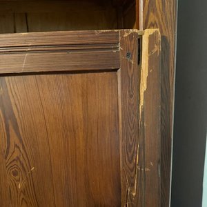 Ropero Antiguo de Pinotea con Estantes y Puertas Corredizas - imagen 9