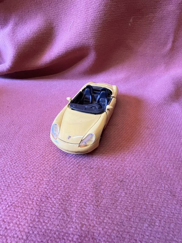 Auto de metal Porsche juguete en excelente condición - imagen 1