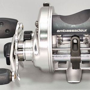 Reel Abu Garcia Ambassadeur 5500S Plateado Sin Uso - imagen 1