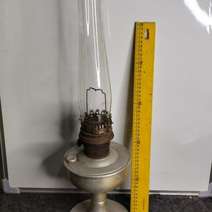 Lote siguiente: Lámpara de Aceite Aladdín Antigua con Tubo de Vidrio Original