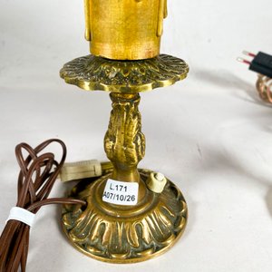Par de Lámparas de Mesa en Bronce Labrado con Detalle de Una Luz - imagen 3