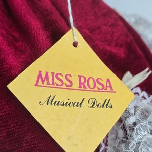 Muñeca Coleccionable Elegance Dolls "Miss Rosa" Musical - imagen 4