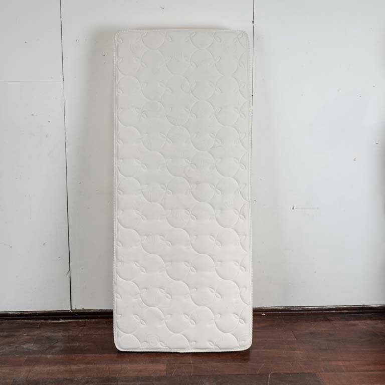 Lote siguiente: Colchon de 1 plaza duciel color blanco con manchas