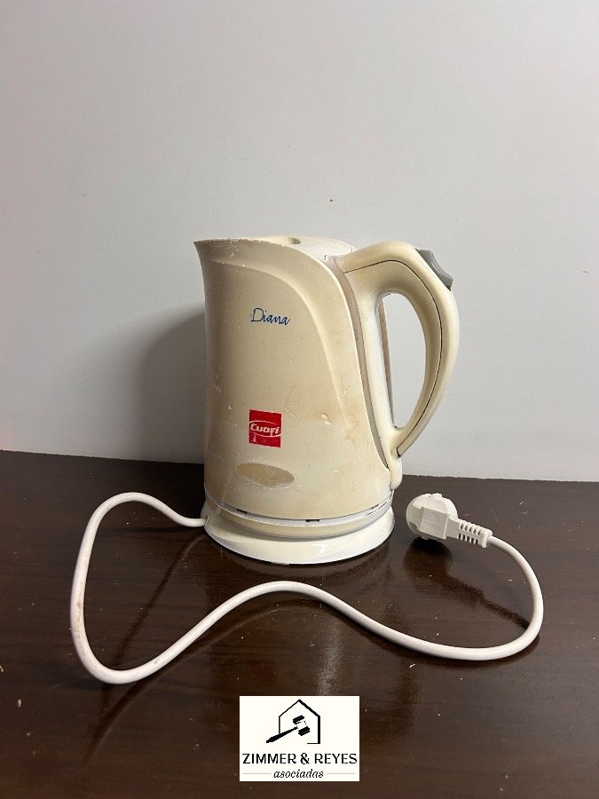 Jarra Eléctrica Diana Cuori Blanca Funcional