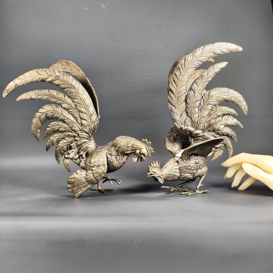 Lote siguiente: Estatuas de gallos de bronce plateado para decoración