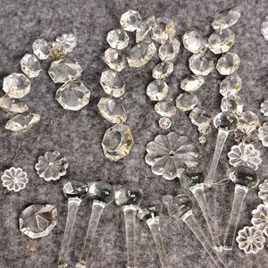 Lote de Cristalería: Caireles y Lágrimas de Vidrio Transparente - imagen 4