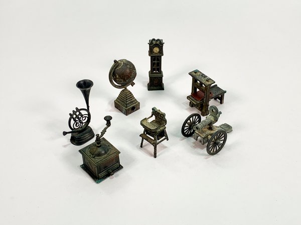 Lote siguiente: Colección de sacapuntas antiguos con motivos variados