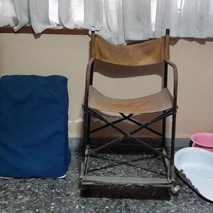 Lote siguiente: Lote de Elementos Ortopédicos: Silla de Ruedas, Chatas, Pelela, Colchón Antiescaras y Respaldo