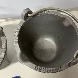 Dos Crisoles Pequeños "Made in Denmark" con Asa - imagen 5
