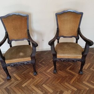Lote anterior: Par de Sillones Antiguos Estilo Chippendale en Madera Noble Tapizados en Pana Ocre