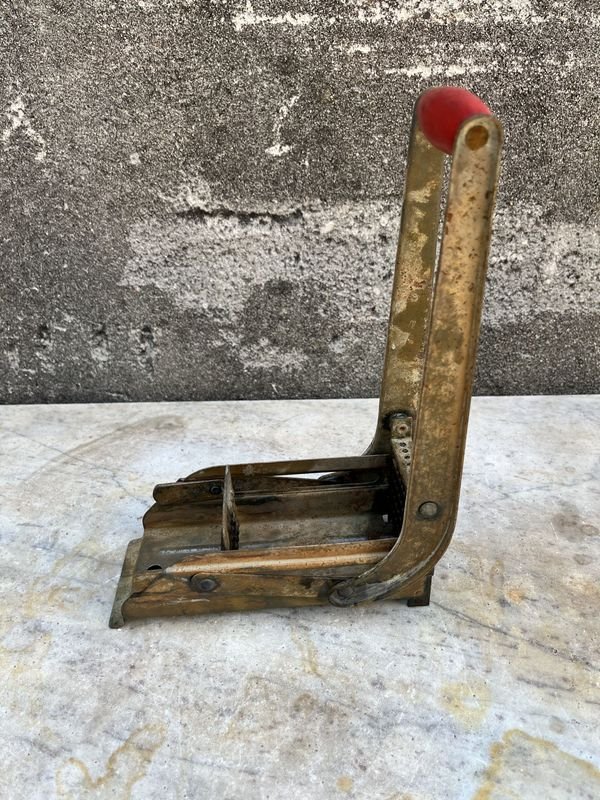 Máquina para cortar alimentos en bastones de chapa galvanizada con mango de madera inglesa - imagen 6