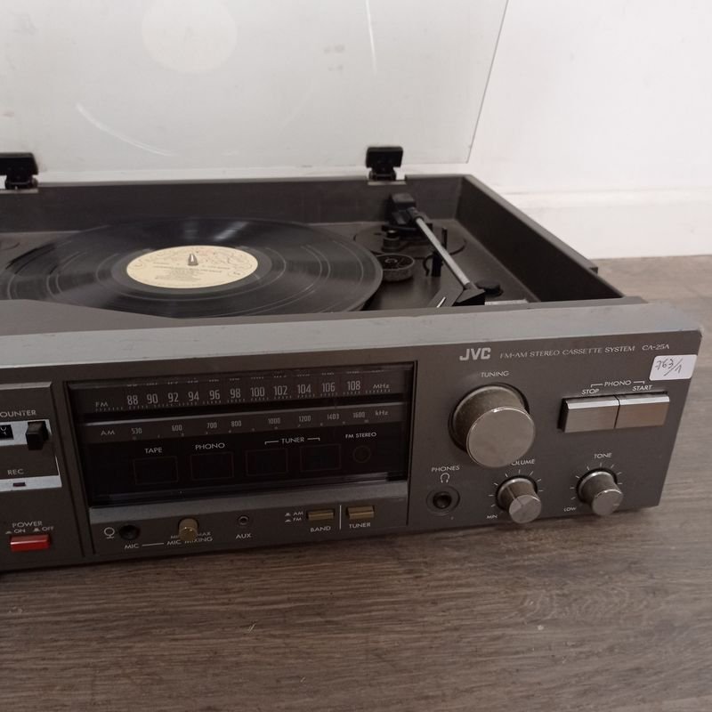 Tocadiscos marca JVC en buen estado - imagen 4