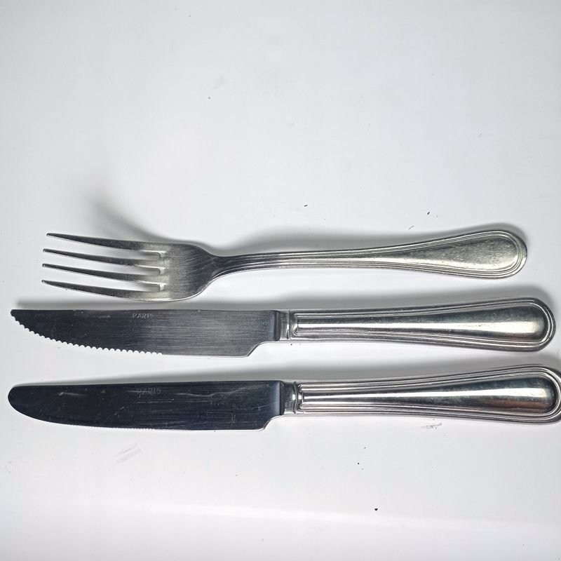 Cuarenta y seis cubiertos marca París: Dieciocho tenedores + Veinticinco cuchillos - imagen 5