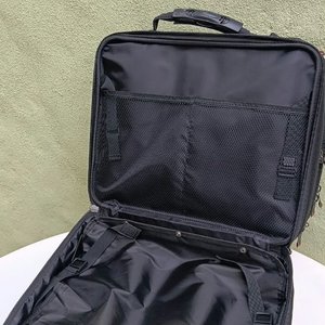 Bolso de Viaje Estilo Valija Negro con Ruedas y Mango Extensible - imagen 5