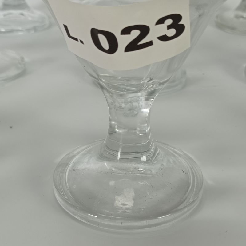 Vasos de vidrio claro con forma irregular - imagen 3
