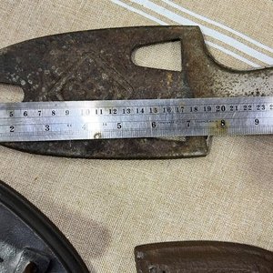 Lote de 2 Planchas Antiguas de Hierro Fundido con Base - imagen 2