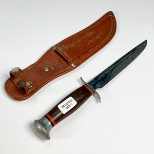 Cuchillo con Vaina de Cuero, Cabo Marrón y Hoja con Ranura - imagen 3