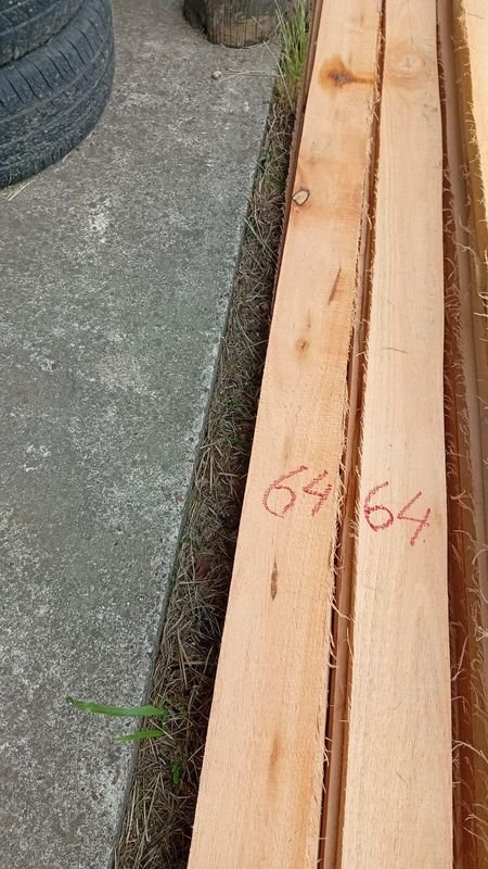 Tablas de madera y llantas de repuesto - imagen 2