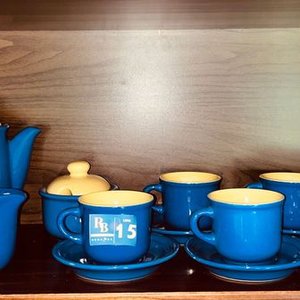 Lote anterior: Juego de Té de Cerámica Azul y Amarillo