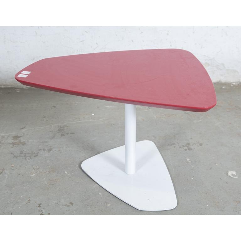 Mesa de Living Laqueada Roja con Pata Metálica Blanca