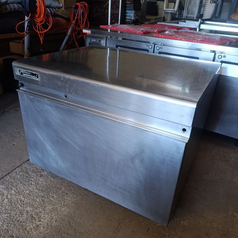 Lote siguiente: Mesa auxiliar con estante todo en acero inoxidable