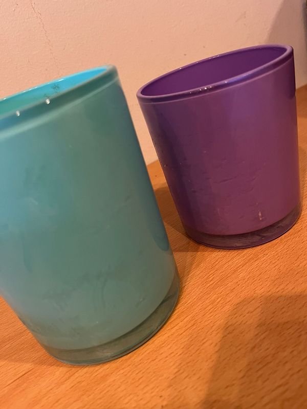 Jarrones de vidrio con ribetes dorados y colores turquesa, púrpura y violeta - imagen 1