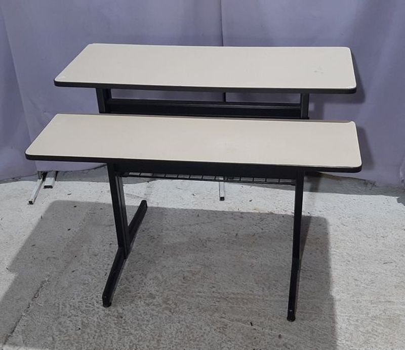 Escritorio Doble Estante Caño y Cerámica