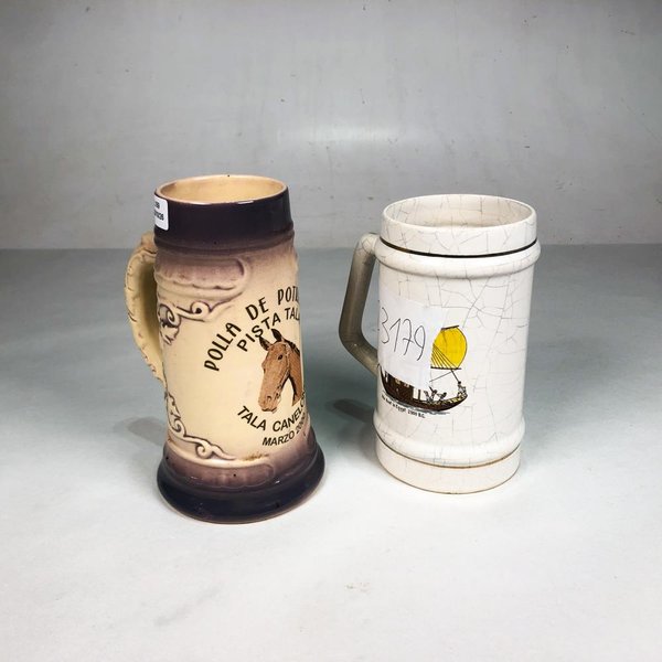 Dos Jarras de Porcelana para Cerveza con Diseños Vintage - imagen 1