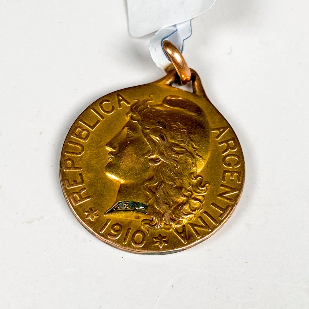 Cadena de oro con accesorios y moneda - imagen 2