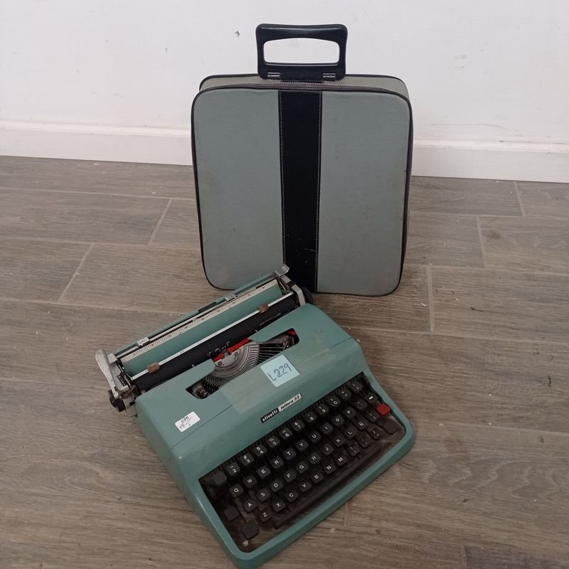 Lote anterior: Maquina de escribir Olivetti Lettera 32 con estuche