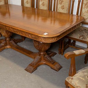 Juego de Comedor Estilo Tudor: Mesa con 6 Sillas y 2 Butacas Tapizadas - imagen 3