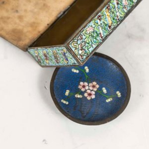 Lote de 2 Piezas de Cloisonné Chino: Alhaja Decorada y Despojador con Detalles - imagen 2