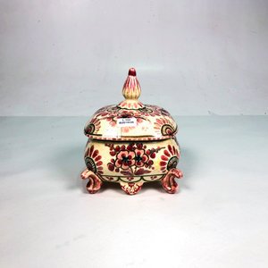 Alhajero de Porcelana Blanca con Flores Rojas y Patas - imagen 2