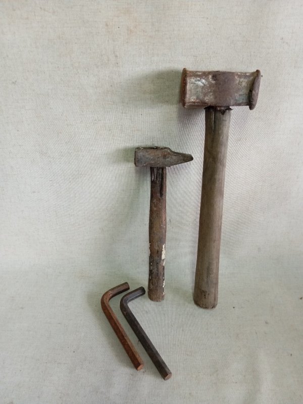 Martillo y llaves de madera - imagen 1