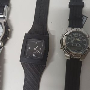 Lote de 5 Relojes: 4 con Malla Negra y 1 Azul - imagen 5
