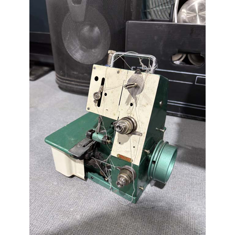 Lote siguiente: Máquina de coser Overlock para la venta
