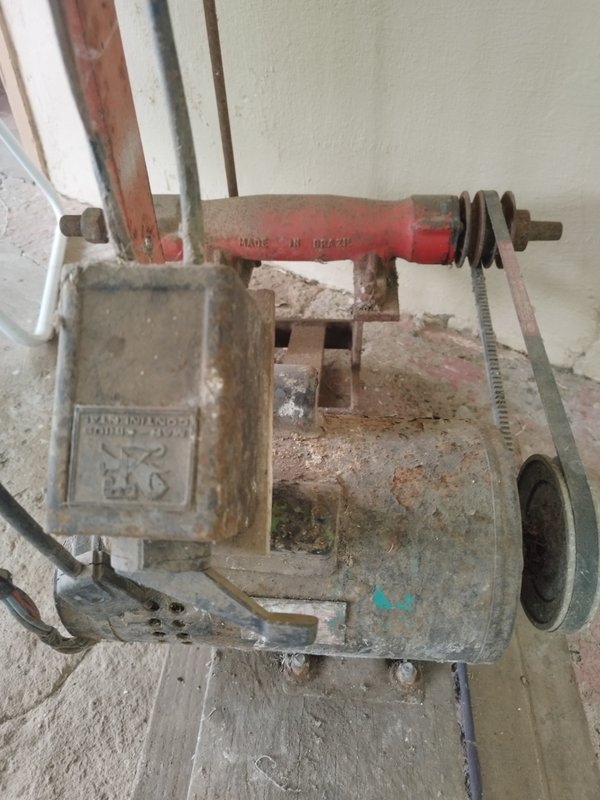 Gran Afilador con motor eléctrico y llave - Equipamiento de trabajo