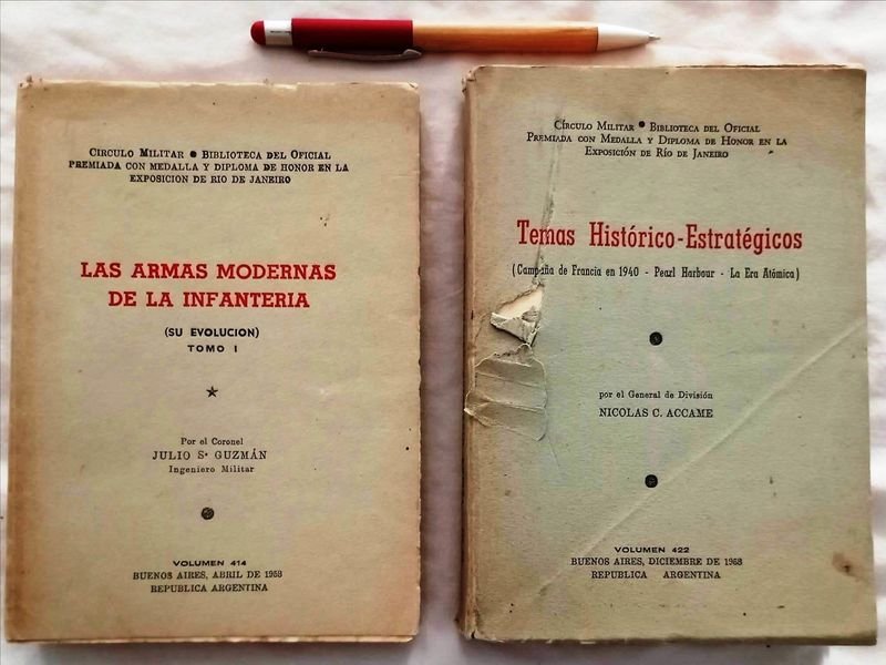 Lote de 2 Libros Militares "Circulo Militar-Biblioteca del Oficial" - General Berisso