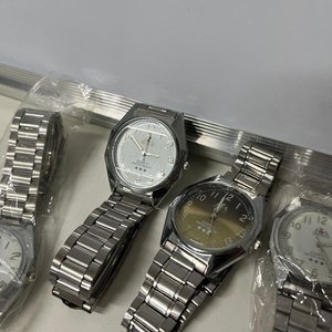 Lote de 5 Relojes Quartz con Malla Metálica, Varios Diseños - imagen 2